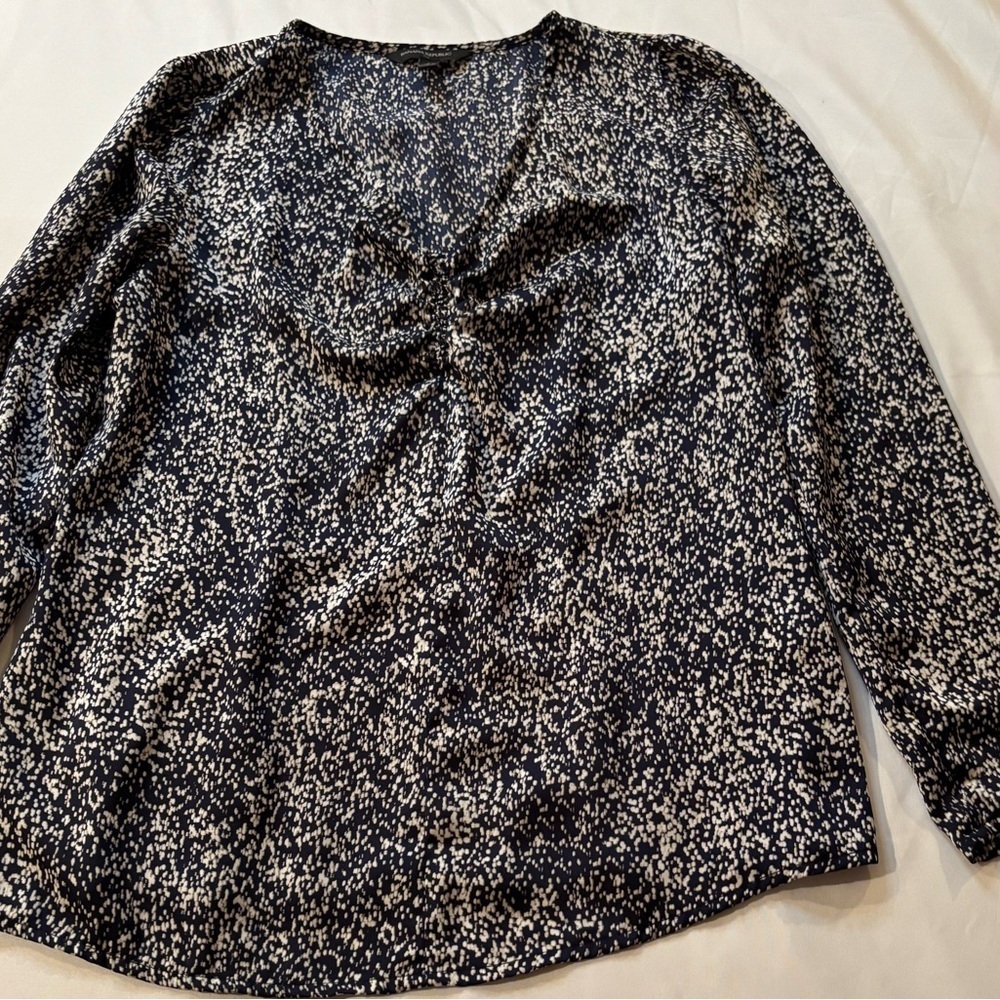 Banana Republic Black and White Tie Front Long Sleeve Blouse - Picture 2 of 4